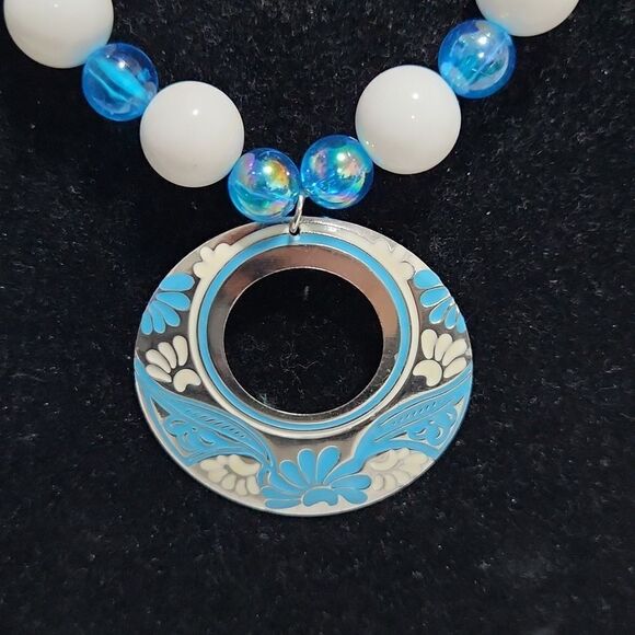 Repurposed Handmade pretty in floral hoop necklace w white, blue, n silver beads - Picture 4 of 8